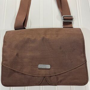 Baggallini Venture Brown Crossbody with Zipper Pockets